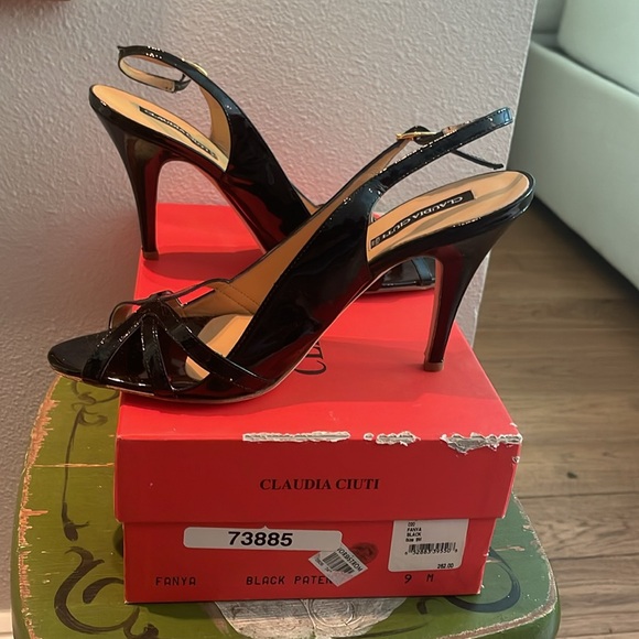 Claudia Ciuti Fanya Black Patent shoes size 9M - Picture 5 of 5